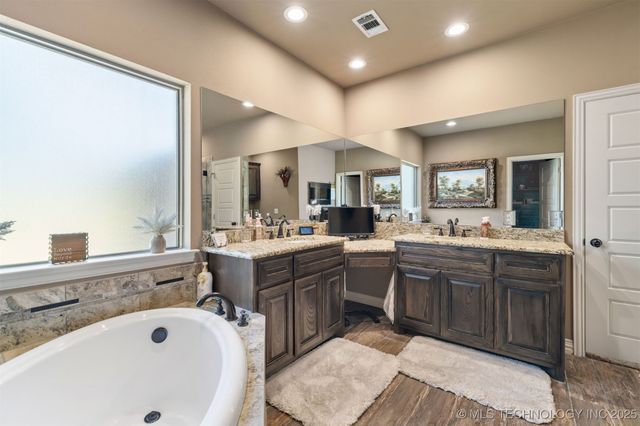 17 Tabernacle Drive, Calera, OK 74730