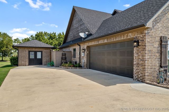 17 Tabernacle Drive, Calera, OK 74730