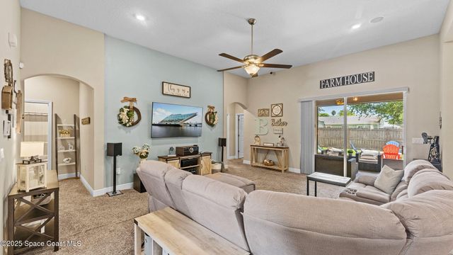 1106 Morgan Circle NE, Palm Bay, FL 32905