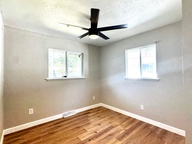 1462 E Wayland Street, Springfield, MO 65804