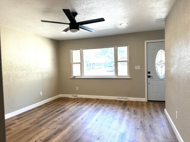 1462 E Wayland Street, Springfield, MO 65804