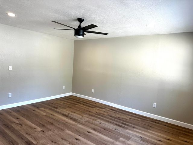 1462 E Wayland Street, Springfield, MO 65804