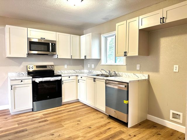 1462 E Wayland Street, Springfield, MO 65804