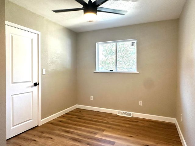 1462 E Wayland Street, Springfield, MO 65804