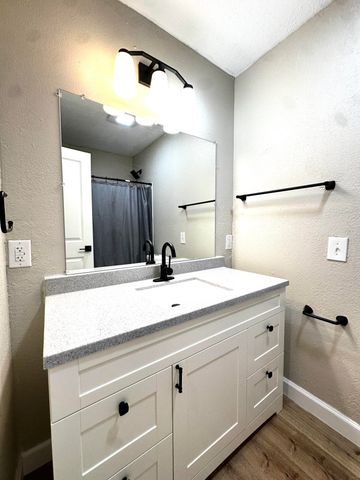 1462 E Wayland Street, Springfield, MO 65804