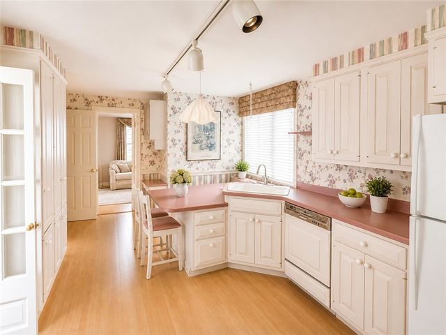 7 Beech Tree Road, East Providence, RI 02916