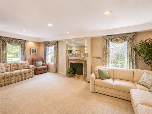 7 Beech Tree Road, East Providence, RI 02916