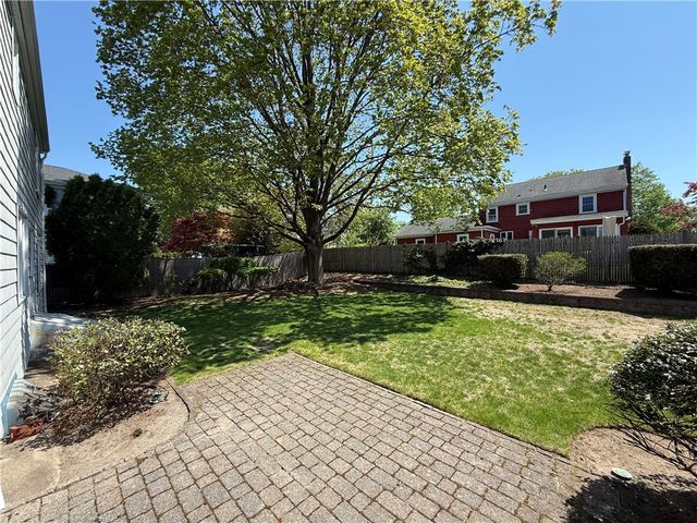 7 Beech Tree Road, East Providence, RI 02916