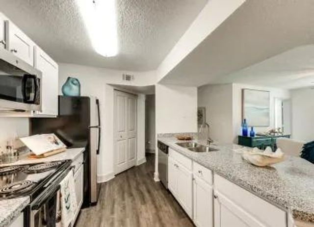 901 Fm 517 RD W 422, Dickinson, TX 77539