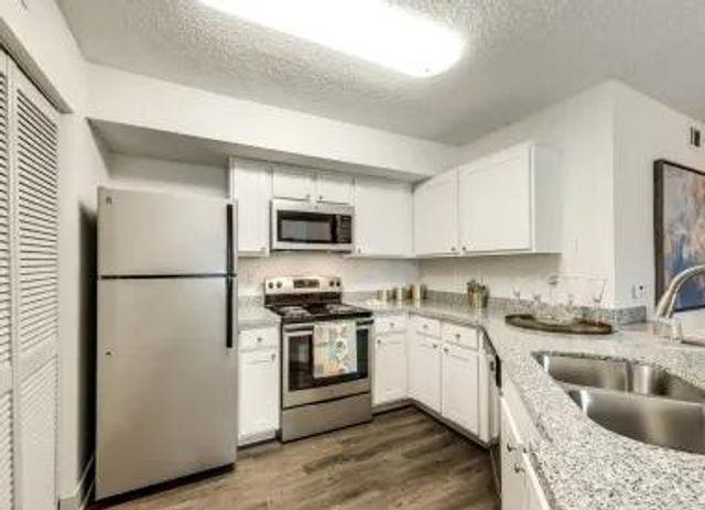901 Fm 517 RD W 422, Dickinson, TX 77539