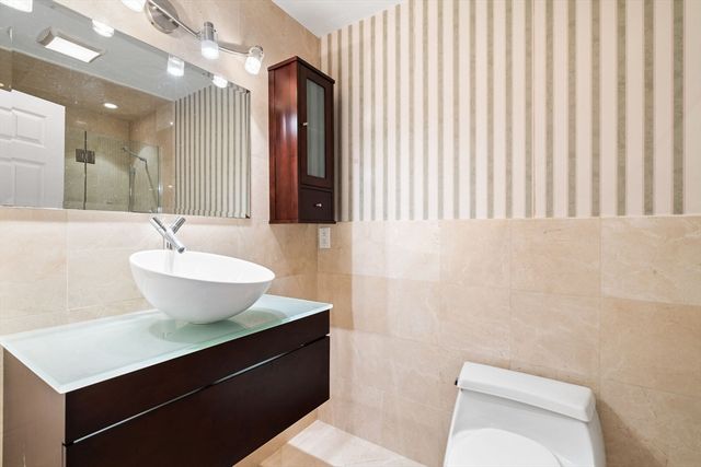 166 Quincy Shore Dr 108, Quincy, MA 02171