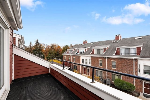 166 Quincy Shore Dr 108, Quincy, MA 02171