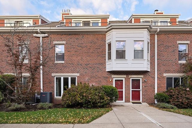 166 Quincy Shore Dr 108, Quincy, MA 02171