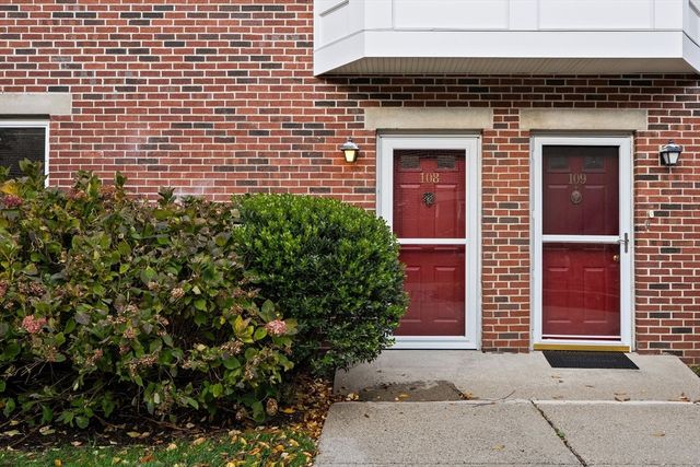 166 Quincy Shore Dr 108, Quincy, MA 02171