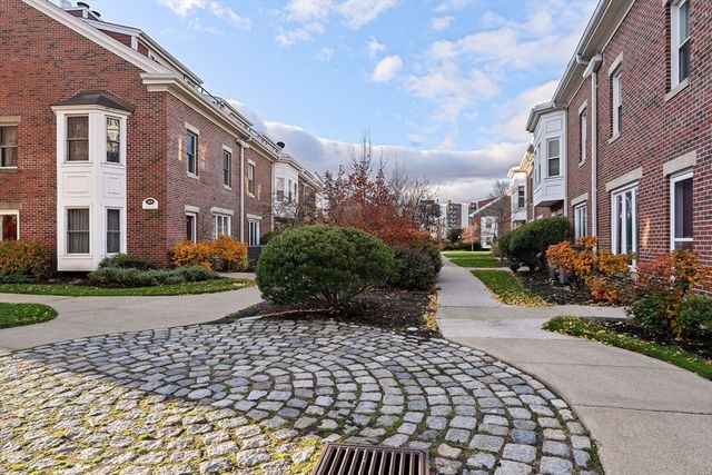 166 Quincy Shore Dr 108, Quincy, MA 02171