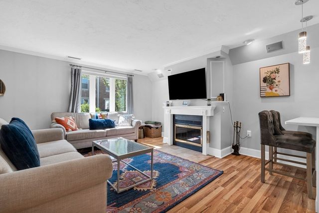 166 Quincy Shore Dr 108, Quincy, MA 02171