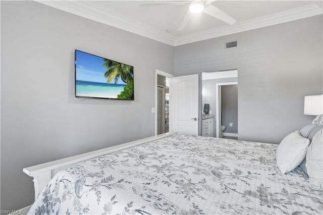 7360 Glenmoor LN 304, Naples, FL 34104