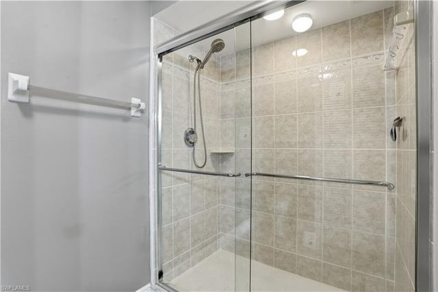 7360 Glenmoor LN 304, Naples, FL 34104