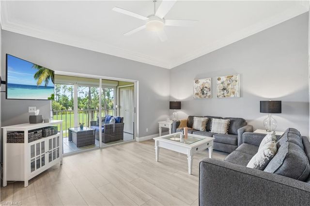 7360 Glenmoor LN 304, Naples, FL 34104