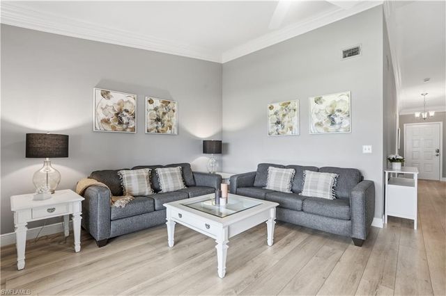 7360 Glenmoor LN 304, Naples, FL 34104