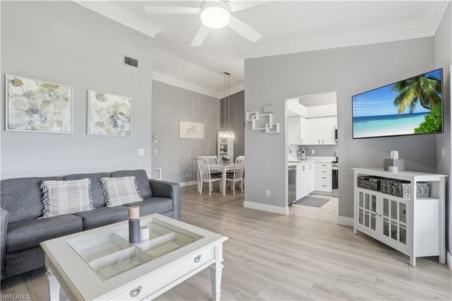 7360 Glenmoor LN 304, Naples, FL 34104