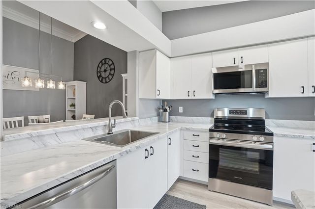 7360 Glenmoor LN 304, Naples, FL 34104