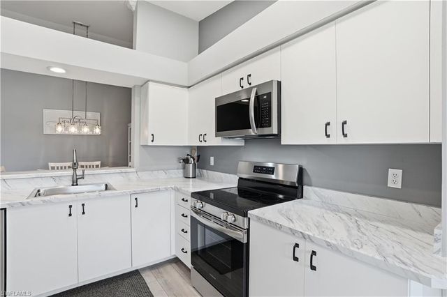7360 Glenmoor LN 304, Naples, FL 34104