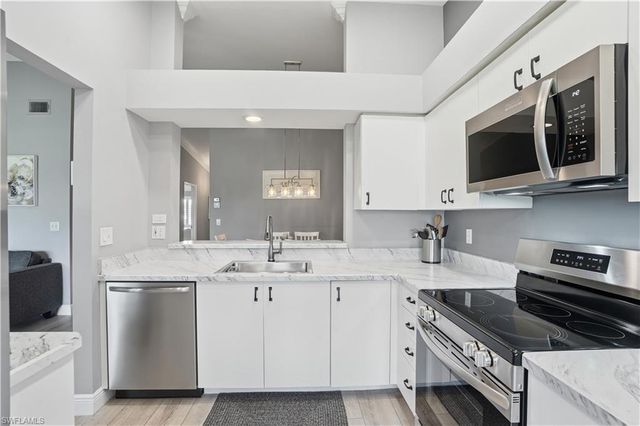 7360 Glenmoor LN 304, Naples, FL 34104