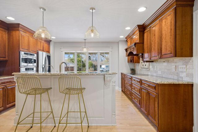 7015 Lanham Lane, Edina, MN 55439