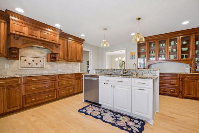 7015 Lanham Lane, Edina, MN 55439