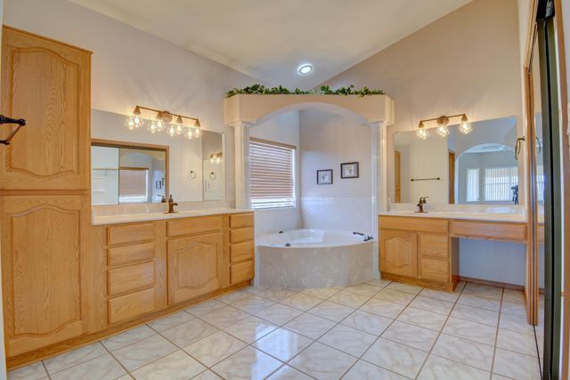 12700 Punta De Vista Place NE, Albuquerque, NM 87112