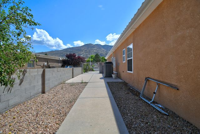 12700 Punta De Vista Place NE, Albuquerque, NM 87112