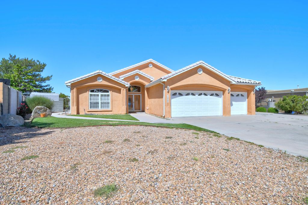 12700 Punta De Vista Place NE, Albuquerque, NM 87112