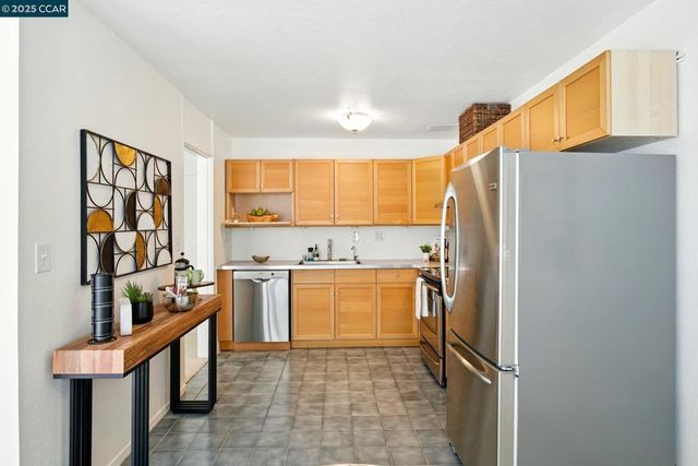 193 Montecito 303, Oakland, CA 94610
