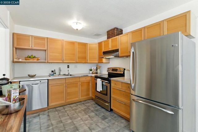 193 Montecito 303, Oakland, CA 94610
