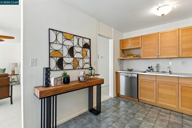 193 Montecito 303, Oakland, CA 94610