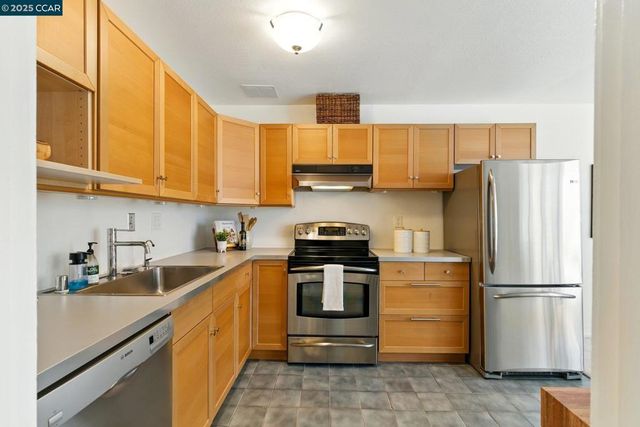 193 Montecito 303, Oakland, CA 94610