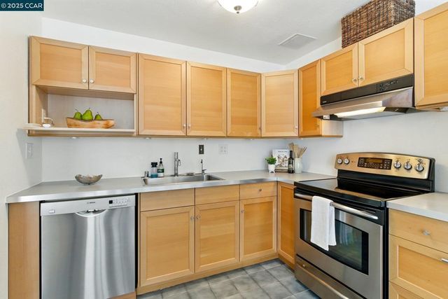 193 Montecito 303, Oakland, CA 94610