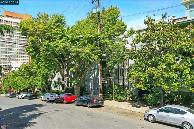 193 Montecito 303, Oakland, CA 94610