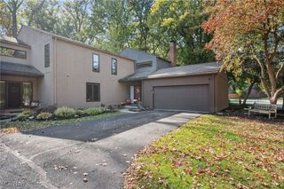 34 Oakshore Drive, Bratenahl, OH 44108