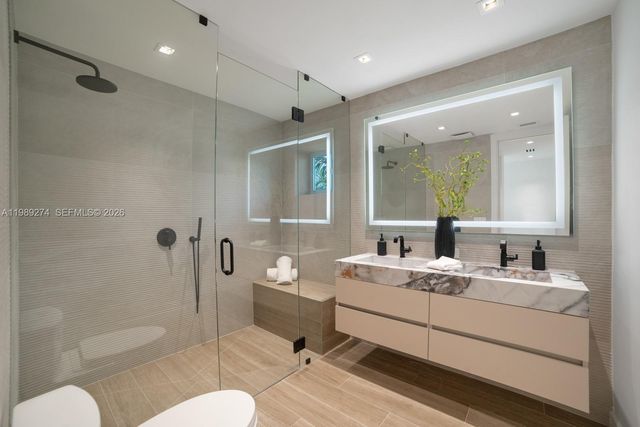 19721 NE 23 Ave, Miami, FL 33180