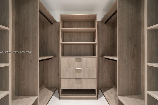 19721 NE 23 Ave, Miami, FL 33180