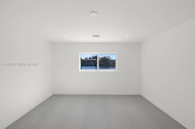 19721 NE 23 Ave, Miami, FL 33180