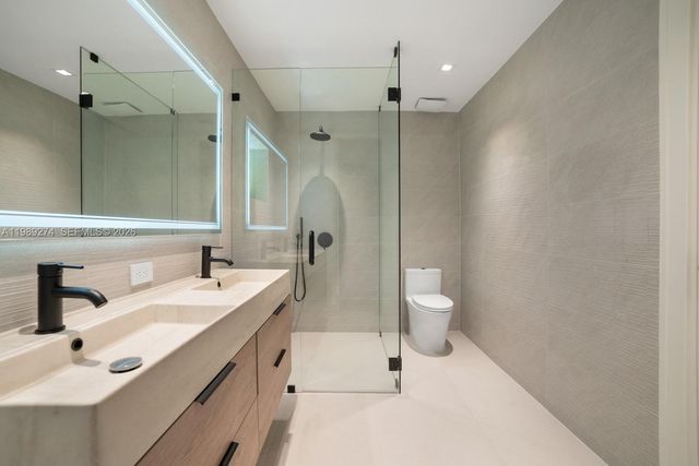 19721 NE 23 Ave, Miami, FL 33180