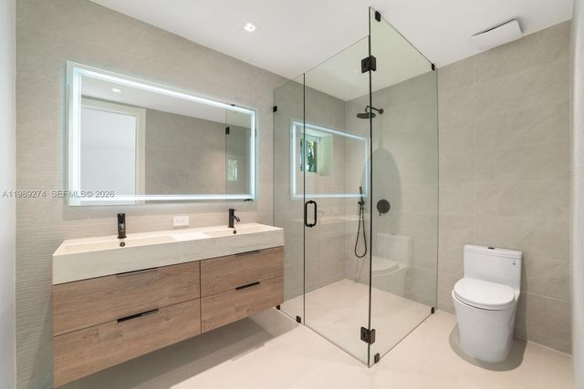 19721 NE 23 Ave, Miami, FL 33180