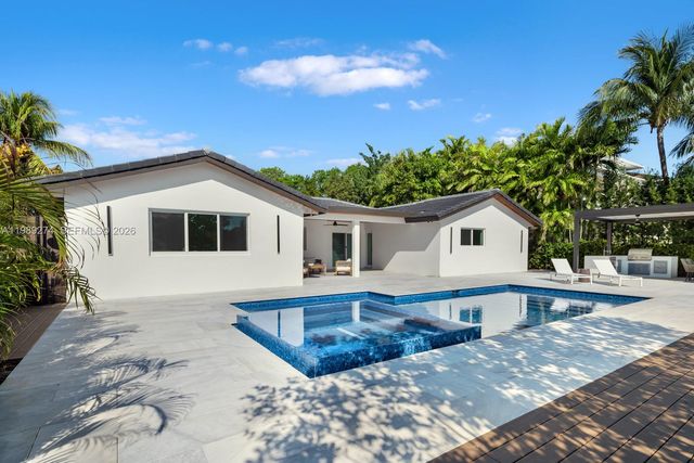 19721 NE 23 Ave, Miami, FL 33180