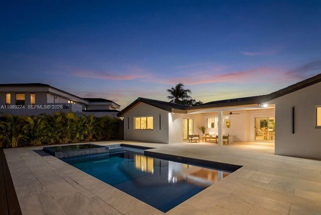 19721 NE 23 Ave, Miami, FL 33180