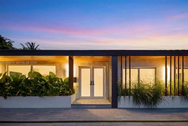 19721 NE 23 Ave, Miami, FL 33180