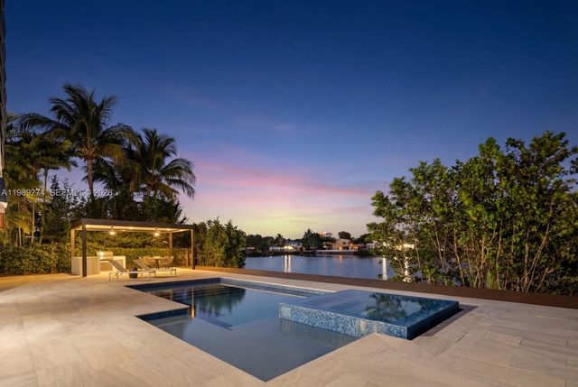 19721 NE 23 Ave, Miami, FL 33180