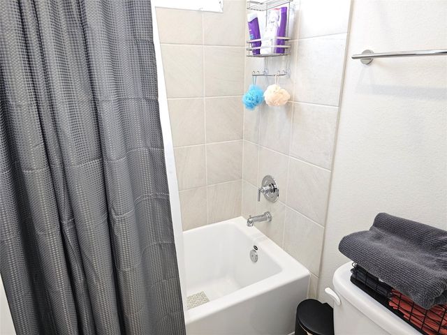 550 Morning Tide Lane, Kemah, TX 77565